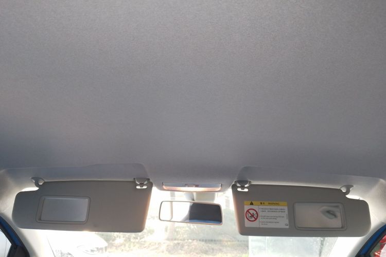 Used Volkswagen up! 2015 1.0L move up! Headliner