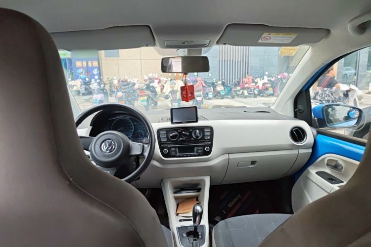 Used Volkswagen up! 2015 1.0L move up! Headliner