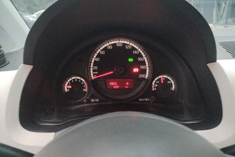 Used Volkswagen up! 2015 1.0L move up! Instrument Cluster