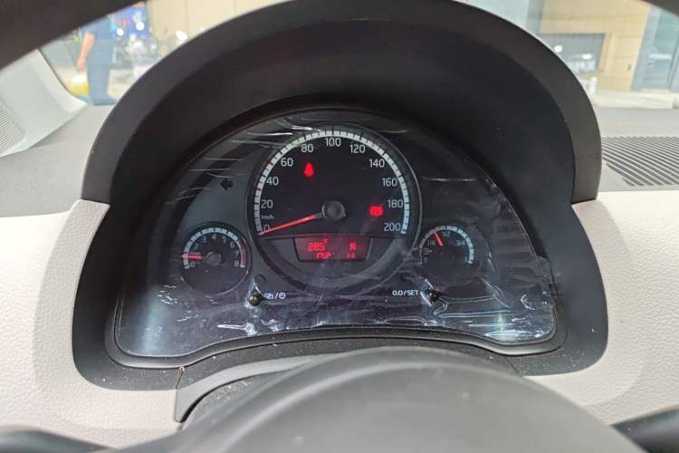 Used Volkswagen up! 2015 1.0L move up! Instrument Cluster