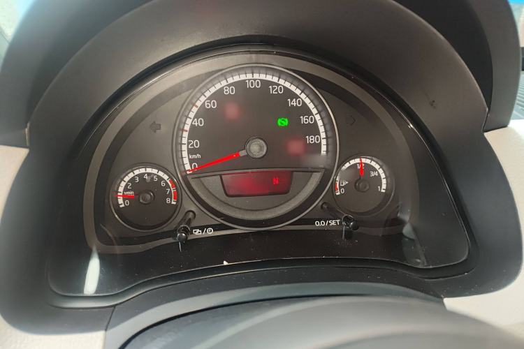 Used Volkswagen up! 2015 1.0L move up! Instrument Cluster