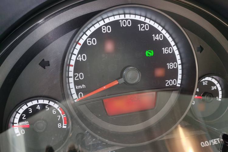 Used Volkswagen up! 2015 1.0L move up! Instrument Cluster