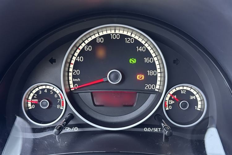 Used Volkswagen up! 2015 1.0L go high! Instrument Cluster