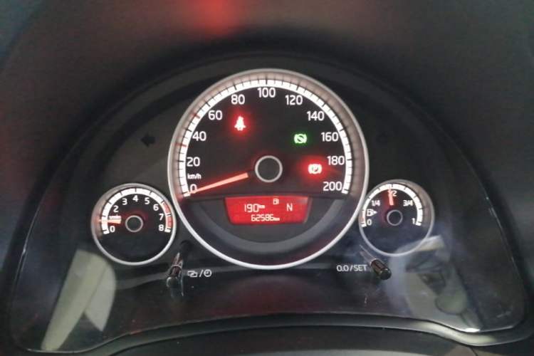 Used Volkswagen up! 2015 1.0L go high! Instrument Cluster