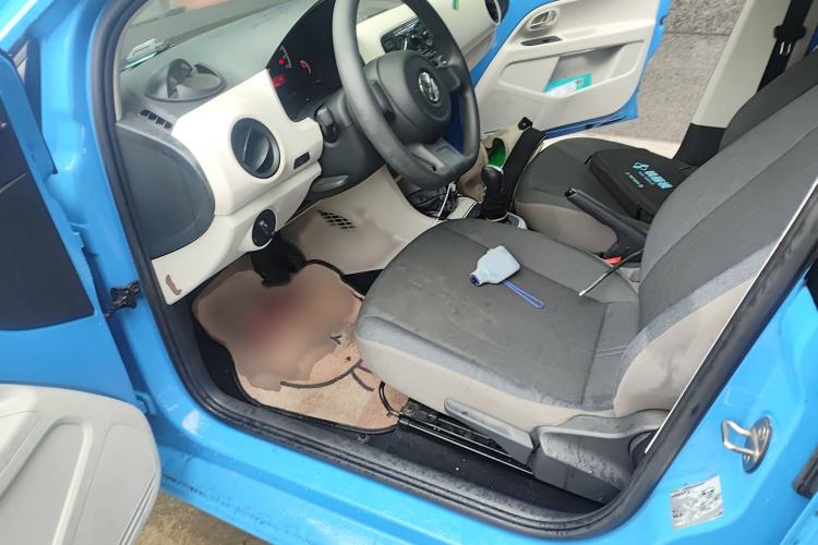 Used Volkswagen up! 2015 1.0L move up! Interior 3