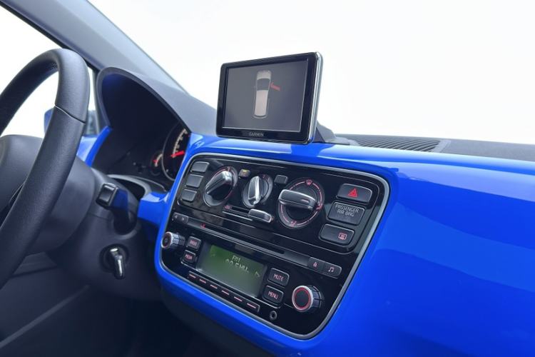 Used Volkswagen up! 2015 1.0L go high! Interior 3