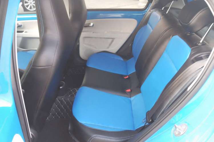 Used Volkswagen up! 2015 1.0L move up! Interior 4