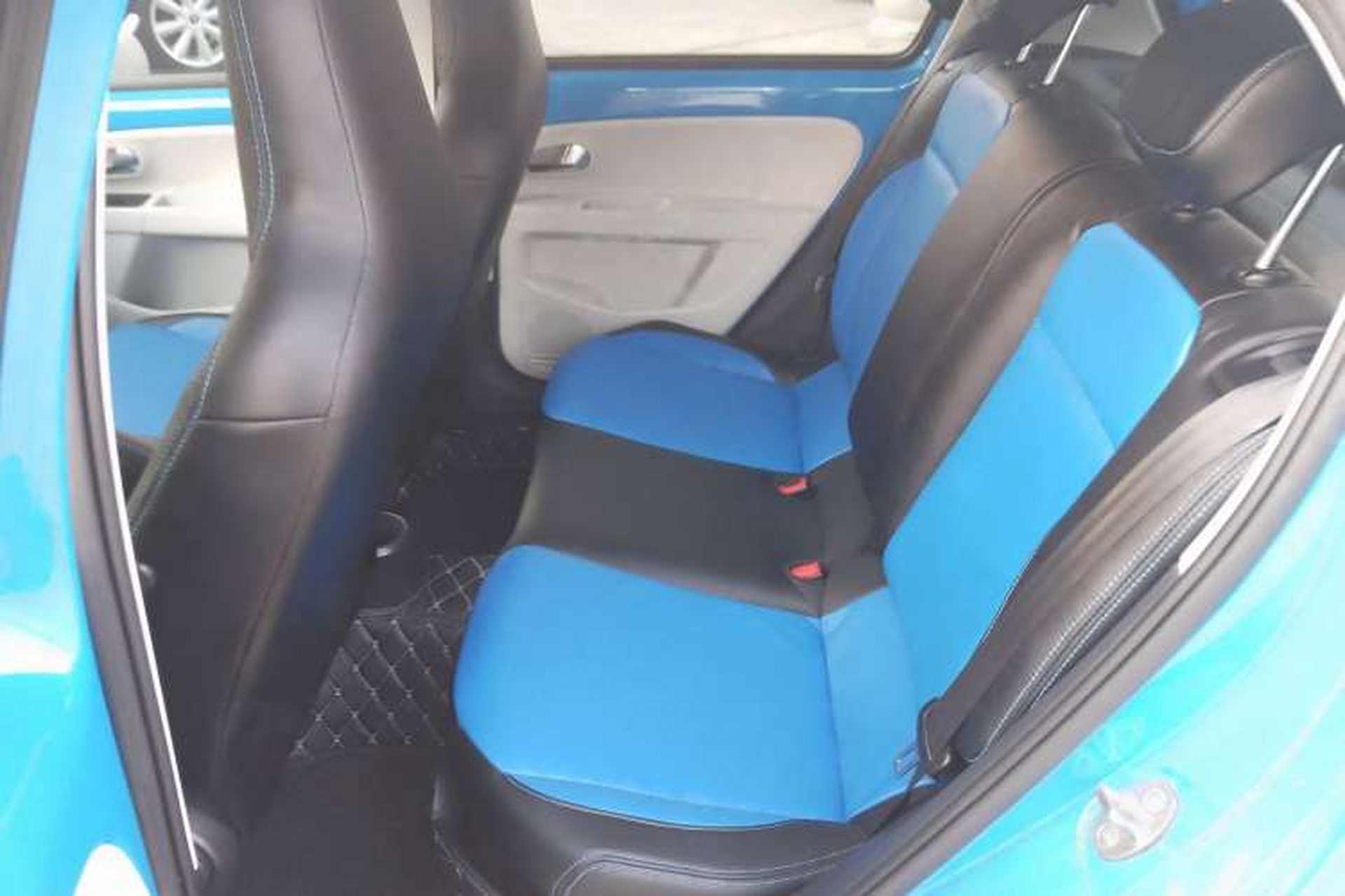 Used Volkswagen up! 2015 1.0L move up! Interior 4