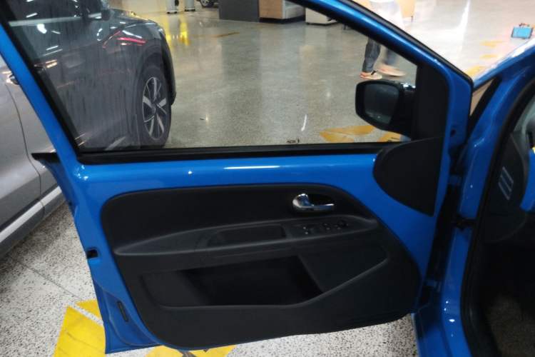 Used Volkswagen up! 2015 1.0L go high! Interior 7