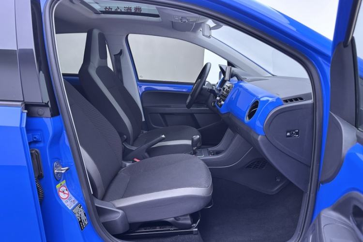 Used Volkswagen up! 2015 1.0L go high! Interior 8