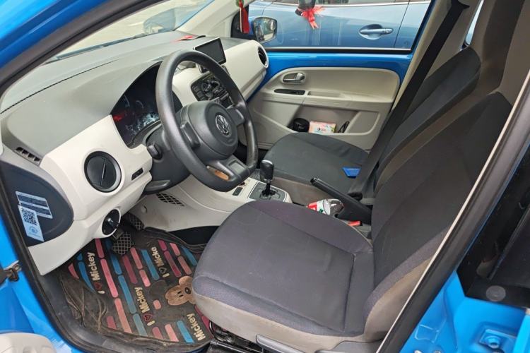 Used Volkswagen up! 2015 1.0L move up! Left Front Seat