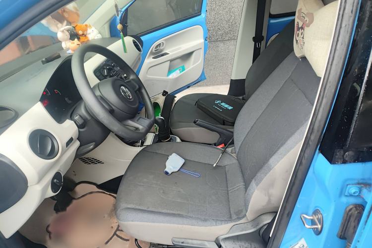 Used Volkswagen up! 2015 1.0L move up! Left Front Seat