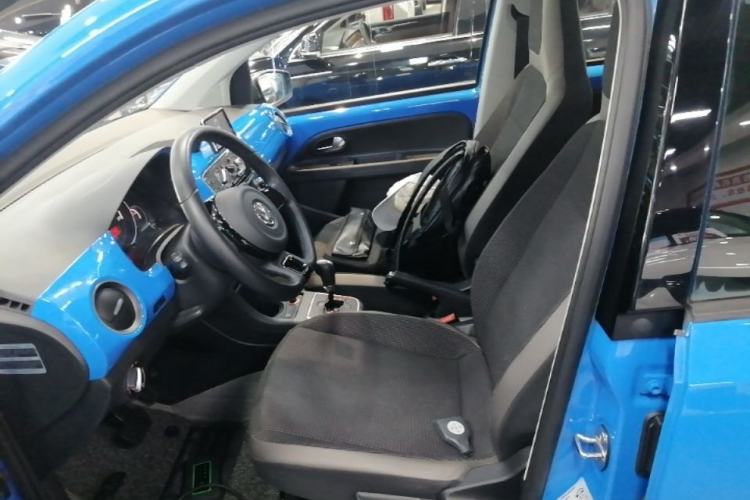 Used Volkswagen up! 2015 1.0L go high! Left Front Seat