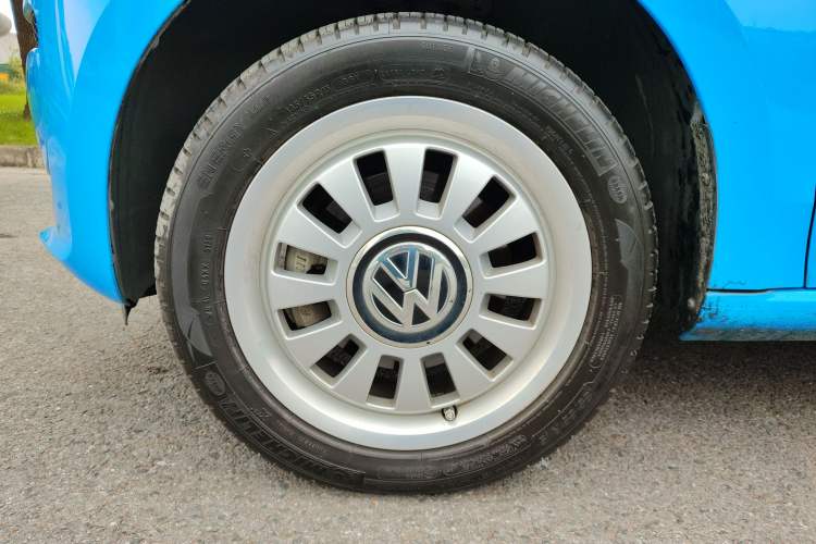 Used Volkswagen up! 2015 1.0L move up! Left Front Wheel Hub