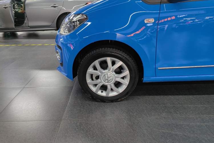 Used Volkswagen up! 2015 1.0L go high! Left Front Wheel Hub