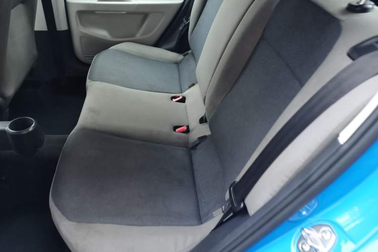 Used Volkswagen up! 2015 1.0L move up! Left Rear Seat