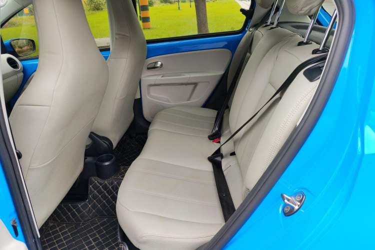 Used Volkswagen up! 2015 1.0L move up! Left Rear Seat