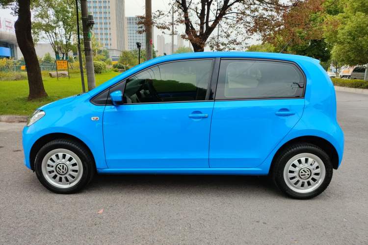 Used Volkswagen up! 2015 1.0L move up! Left Side