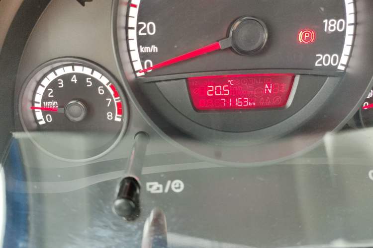 Used Volkswagen up! 2015 1.0L move up! Odometer Close Up