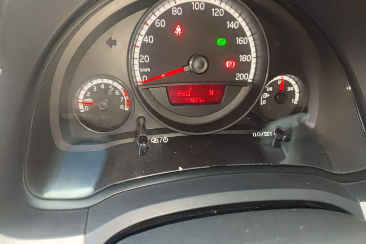 Used Volkswagen up! 2015 1.0L move up! Odometer Close Up