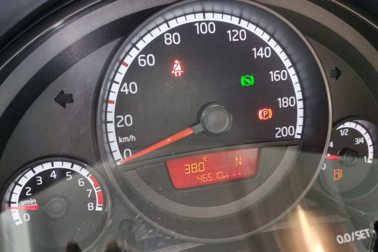 Used Volkswagen up! 2015 1.0L move up! Odometer Close Up