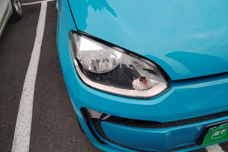 Used Volkswagen up! 2015 1.0L move up! Right Front Headlight