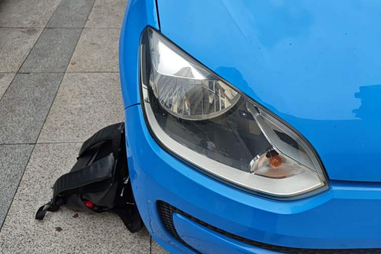 Used Volkswagen up! 2015 1.0L move up! Right Front Headlight