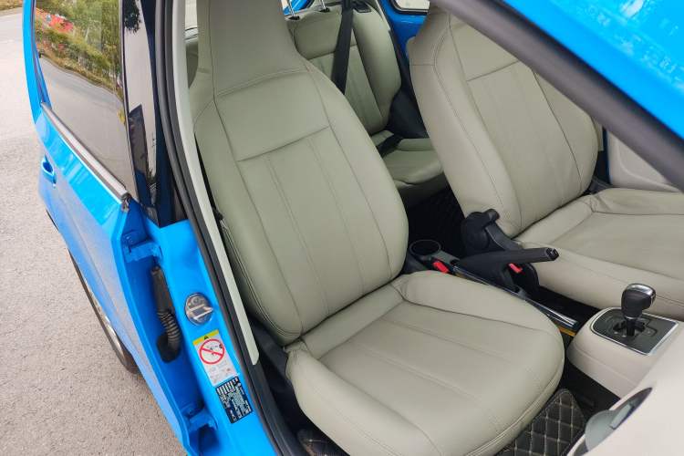 Used Volkswagen up! 2015 1.0L move up! Right Front Seat