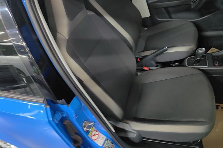 Used Volkswagen up! 2015 1.0L go high! Right Front Seat
