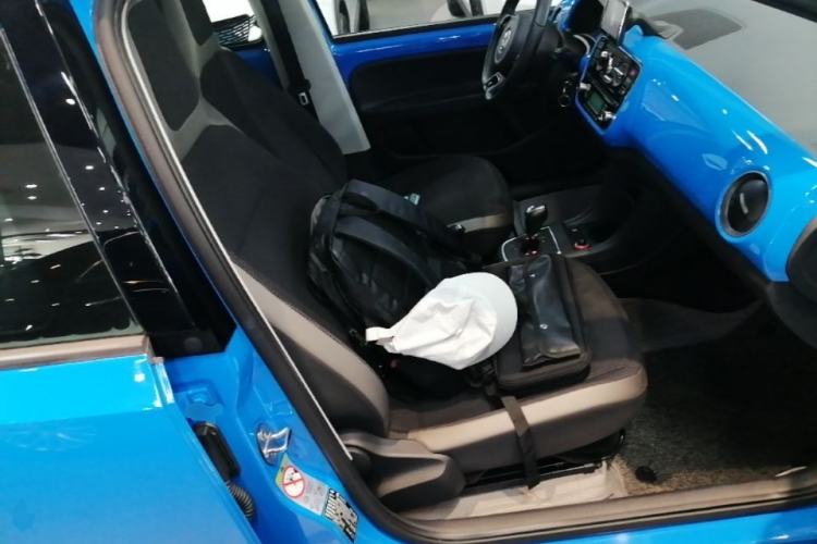 Used Volkswagen up! 2015 1.0L go high! Right Front Seat