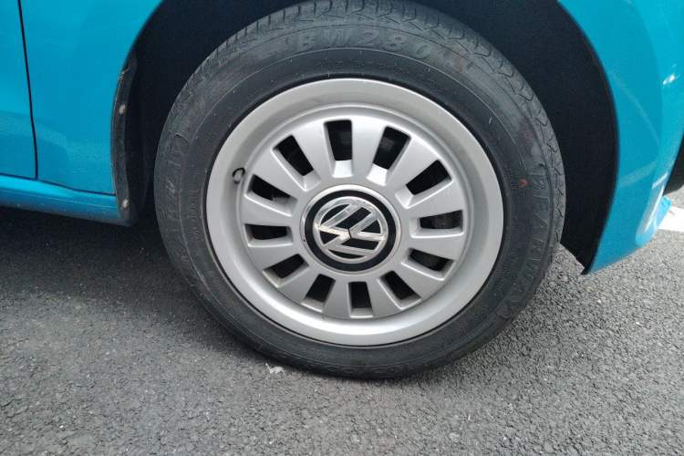 Used Volkswagen up! 2015 1.0L move up! Right Front Wheel Hub