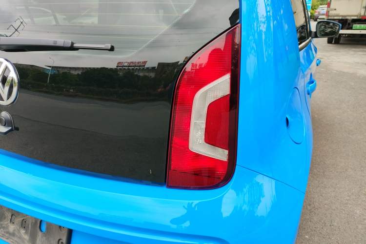 Used Volkswagen up! 2015 1.0L move up! Right Rear Taillight