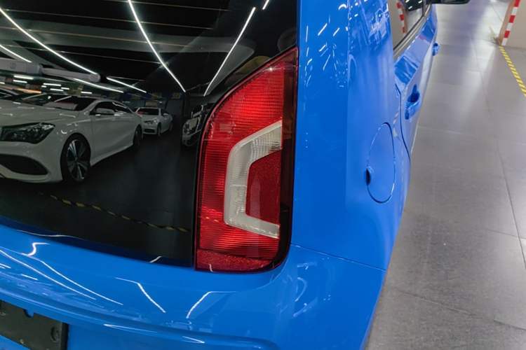 Used Volkswagen up! 2015 1.0L go high! Right Rear Taillight