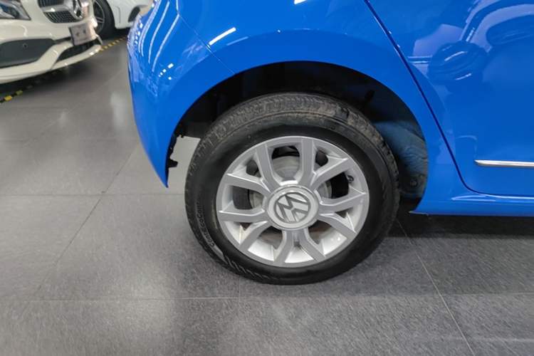 Used Volkswagen up! 2015 1.0L go high! Right Rear Wheel Hub