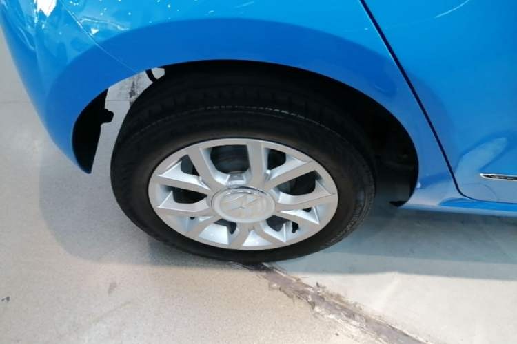 Used Volkswagen up! 2015 1.0L go high! Right Rear Wheel Hub