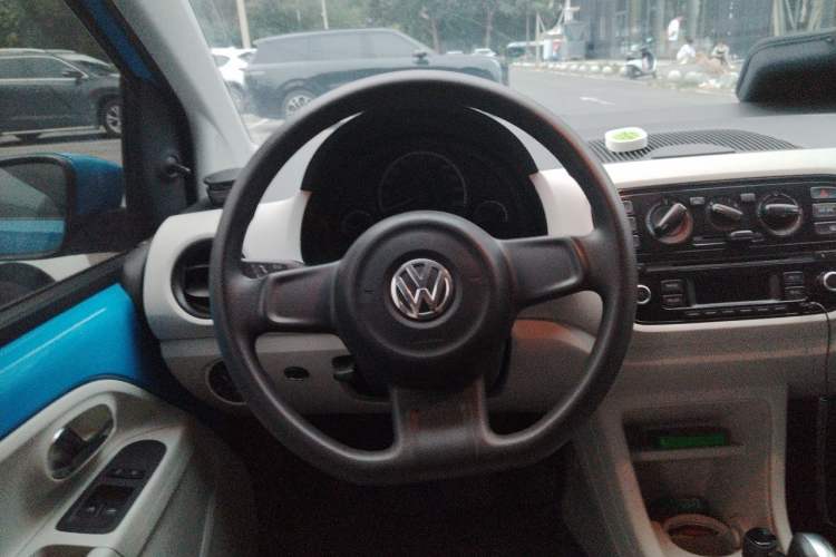 Used Volkswagen up! 2015 1.0L move up! Steering Wheel
