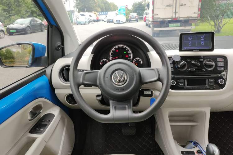 Used Volkswagen up! 2015 1.0L move up! Steering Wheel