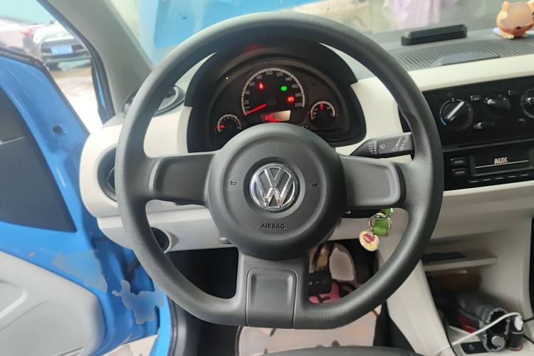 Used Volkswagen up! 2015 1.0L move up! Steering Wheel
