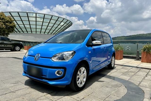 Used Volkswagen up! 2015 1.0L go high!