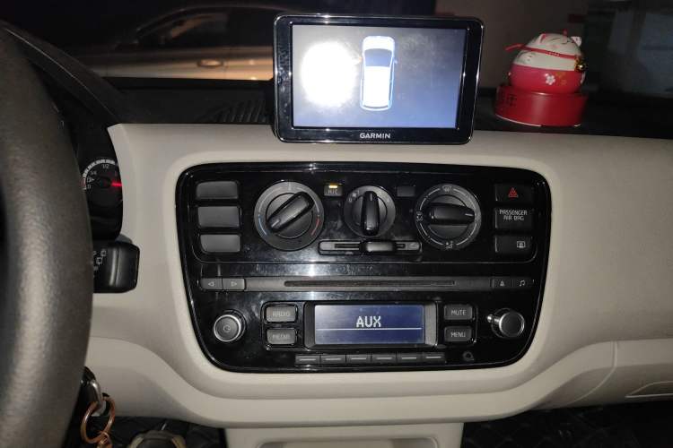 Used Volkswagen up! 2015 1.0L move up! Audio And AC Panel