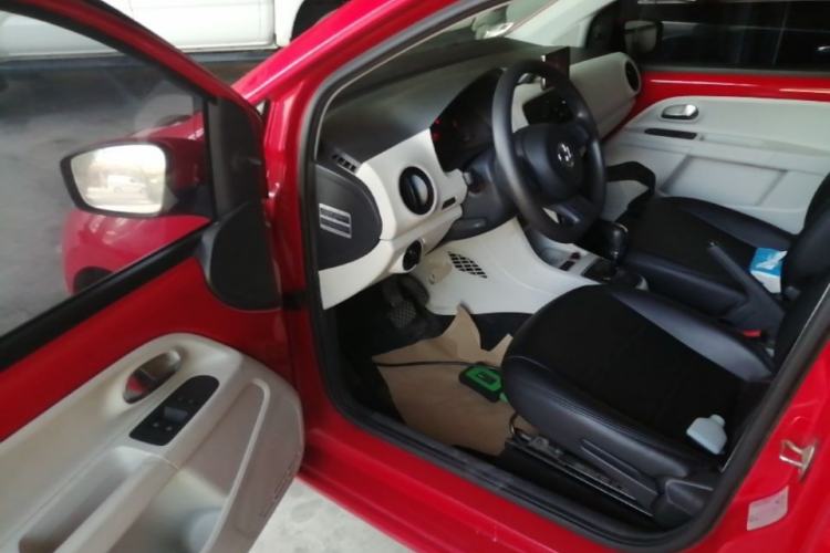 Used Volkswagen up! 2015 1.0L move up! Driver Seat