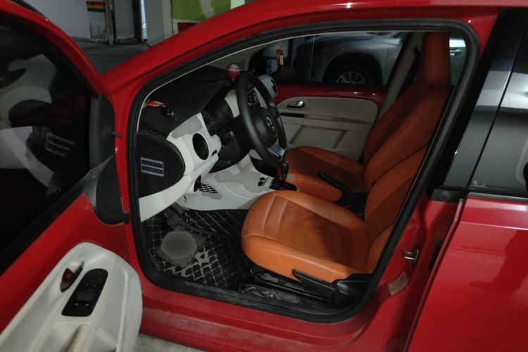 Used Volkswagen up! 2015 1.0L move up! Driver Seat