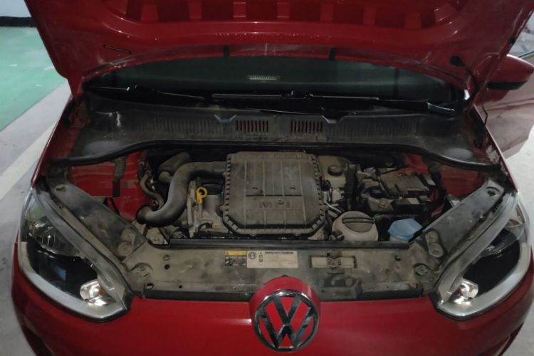 Used Volkswagen up! 2015 1.0L move up! Engine Bay