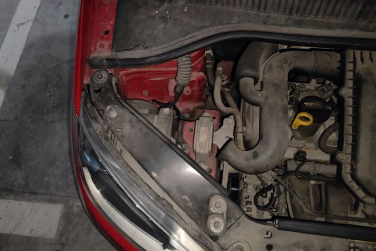 Used Volkswagen up! 2015 1.0L move up! Engine Bay Right