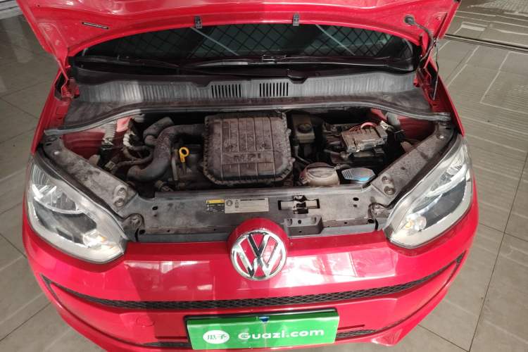 Used Volkswagen up! 2015 1.0L move up! Engine Bay