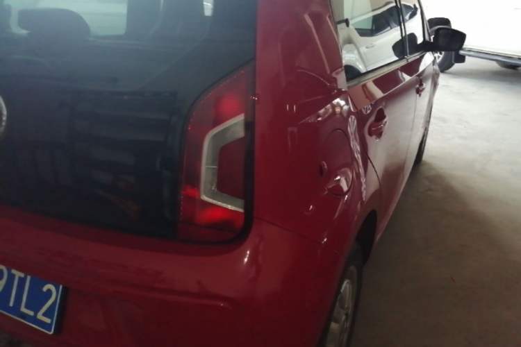 Used Volkswagen up! 2015 1.0L move up! Exterior 3