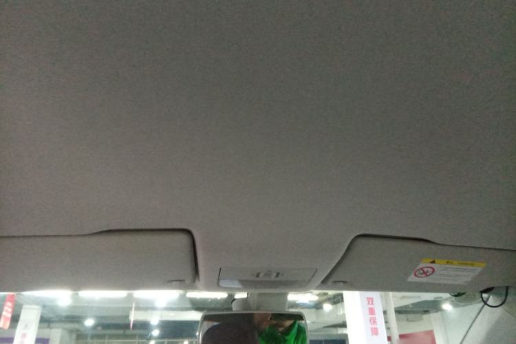 Used Volkswagen up! 2015 1.0L move up! Headliner