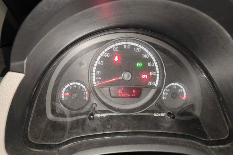 Used Volkswagen up! 2015 1.0L move up! Instrument Cluster