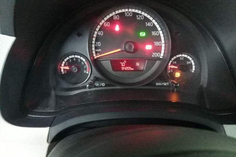 Used Volkswagen up! 2015 1.0L move up! Instrument Cluster