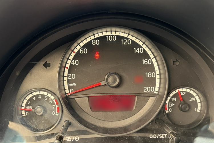 Used Volkswagen up! 2015 1.0L move up! Instrument Cluster